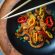Wok de verduras con soja y cacahuetes